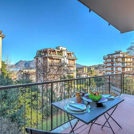 Alelu Classy And Chic Stresa Center Apartment With Terrace - Happy Rentals