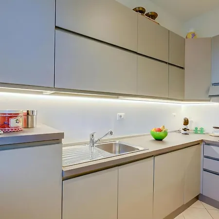 Alelu Classy And Chic Stresa Center Apartment With Terrace - Happy Rentals Apartament *