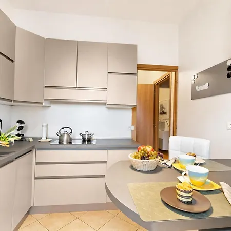 Alelu Classy And Chic Stresa Center Apartment With Terrace - Happy Rentals * Stresa