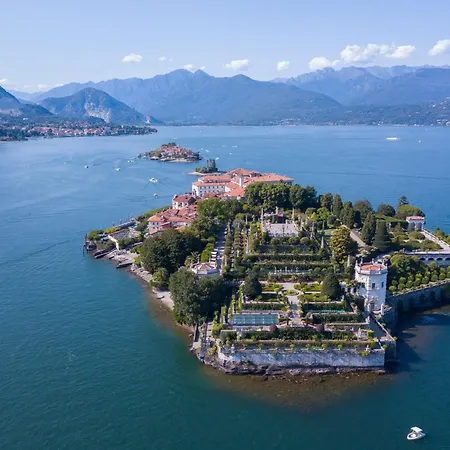 Alelu Classy And Chic Stresa Center Apartment With Terrace - Happy Rentals