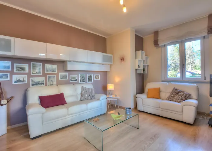 Alelu Classy And Chic Center - Happy